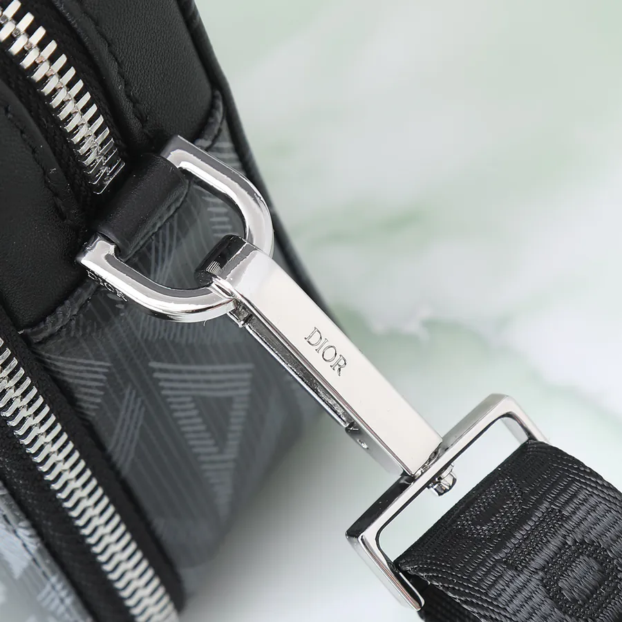 Marc Bohan Diamond Messenger Bag Elegant and Practical