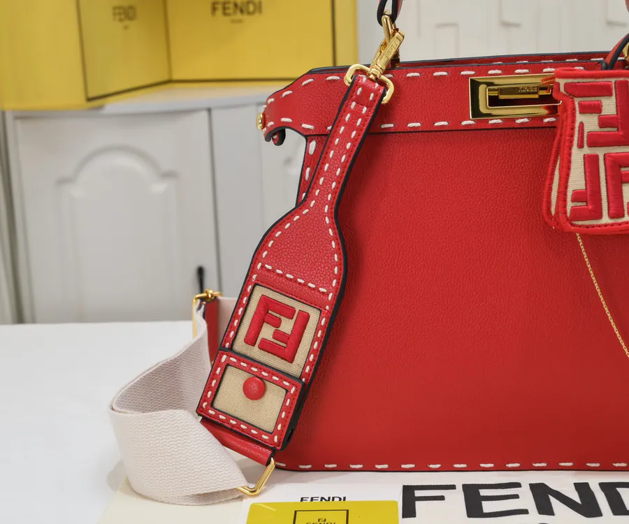 Fendi Peekaboo ISeeU Medium Handbag with Classic Details