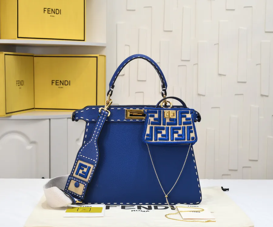 Fendi Peekaboo ISeeU Medium Handbag with Classic Hardware