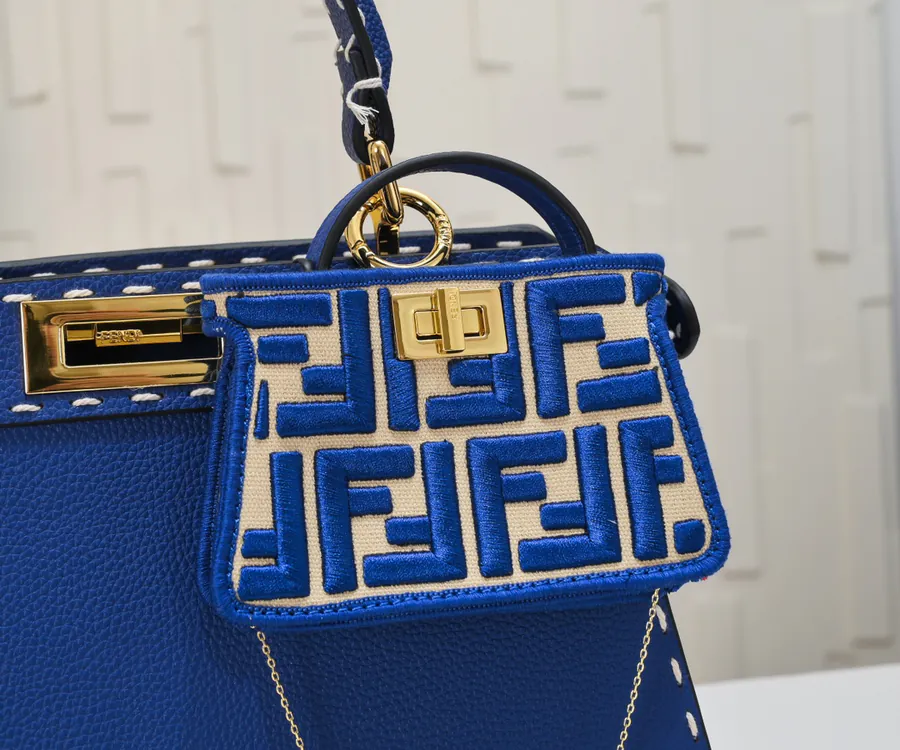 Fendi Peekaboo ISeeU Medium Handbag with Classic Hardware
