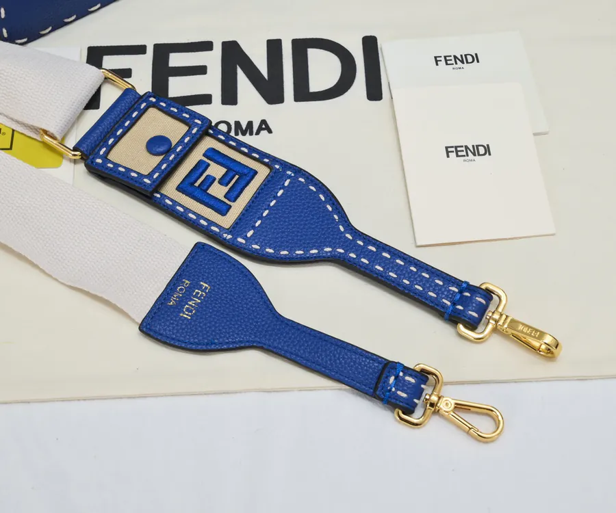 Fendi Peekaboo ISeeU Medium Handbag with Classic Hardware
