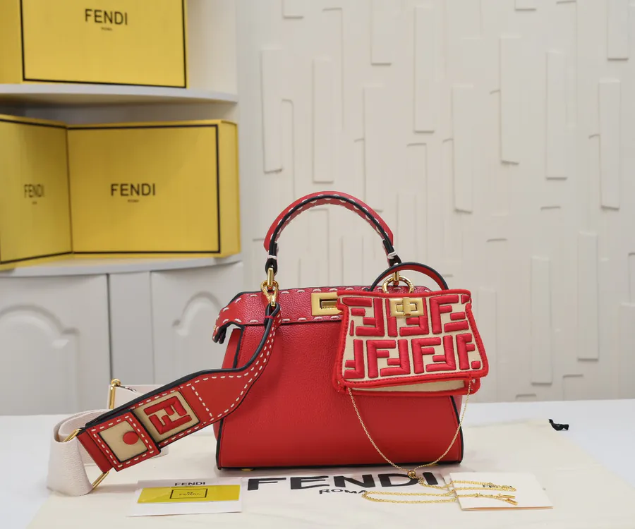 Fendi Peekaboo ISeeU Medium Handbag with Classic Hardware