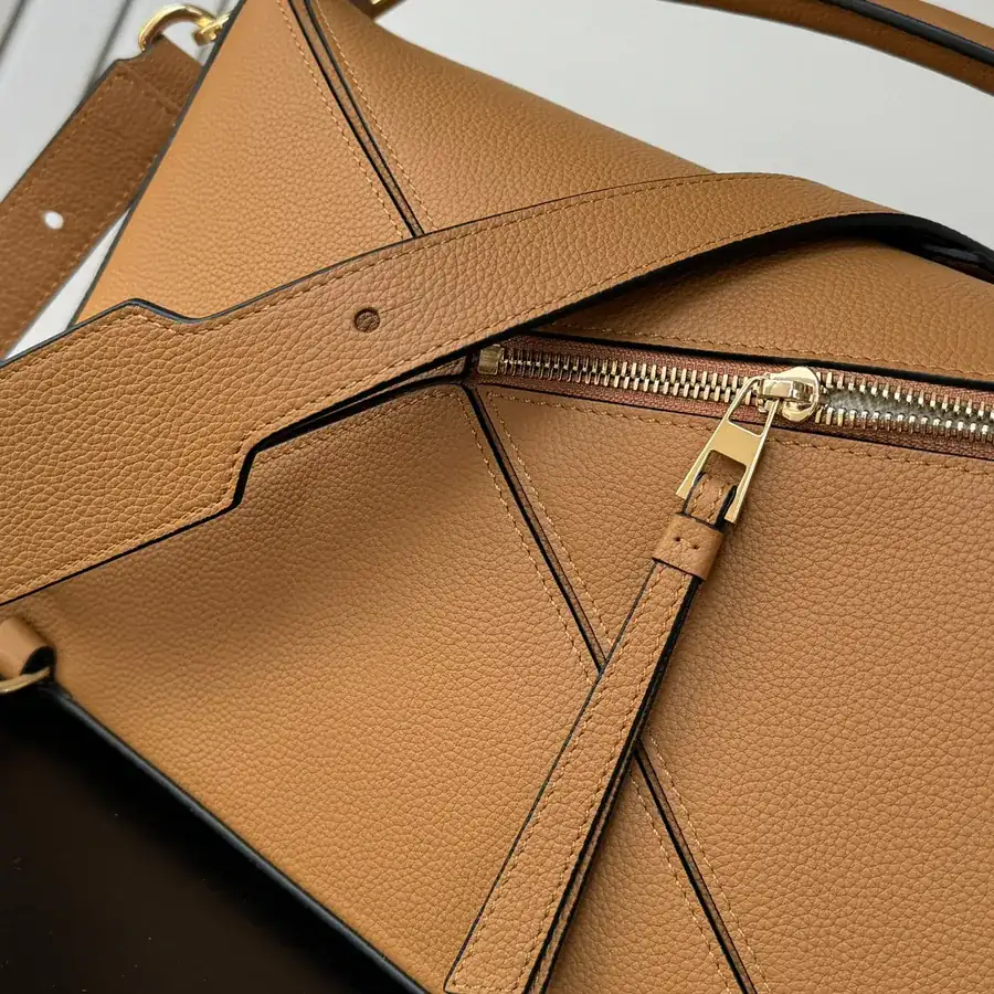 LOEWE Puzzle Bucket Bag in Grained Calfskin