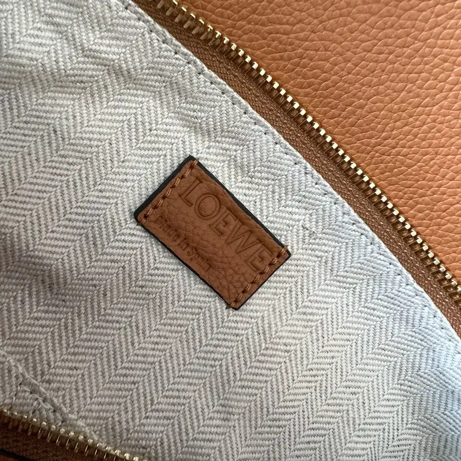 LOEWE Puzzle Bucket Bag in Grained Calfskin