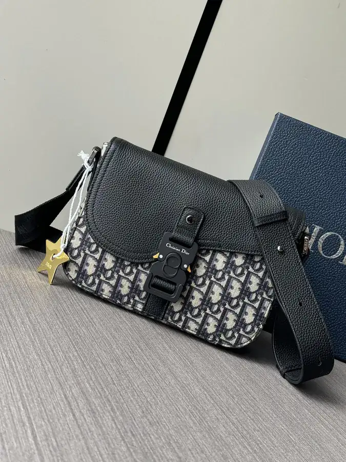 Cistian Star Signature Satchel