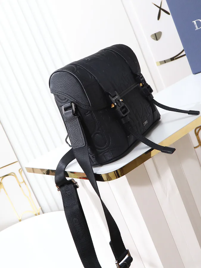 Hit The Road Flip Messenger Bag Black