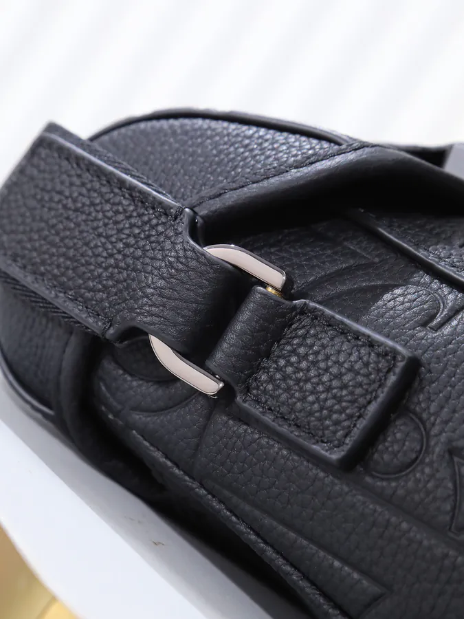 Hit The Road Flip Messenger Bag Black