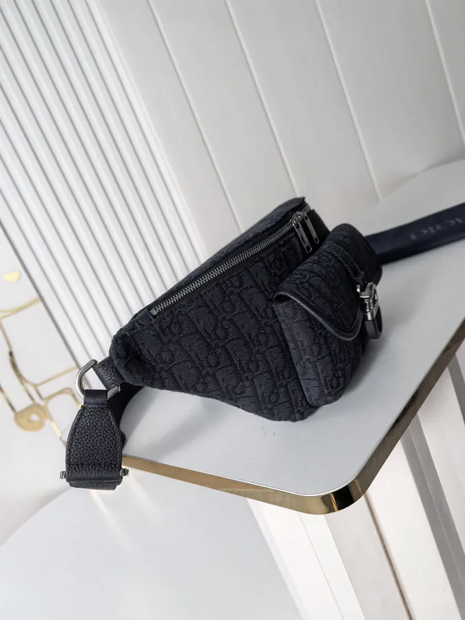 8 Spring 2025 Collection Bucket Bag with Oblique Print