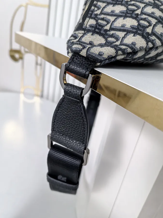 8 Spring 2025 Collection Oblique Print Tote