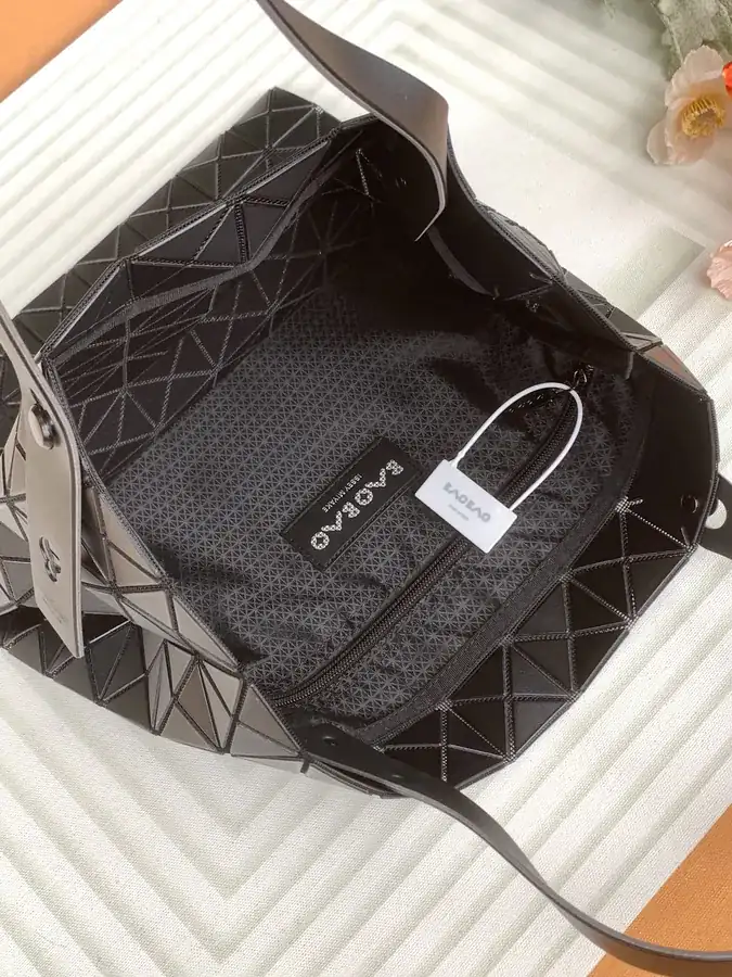 ISSEY MIYAKE BAO BAO Large