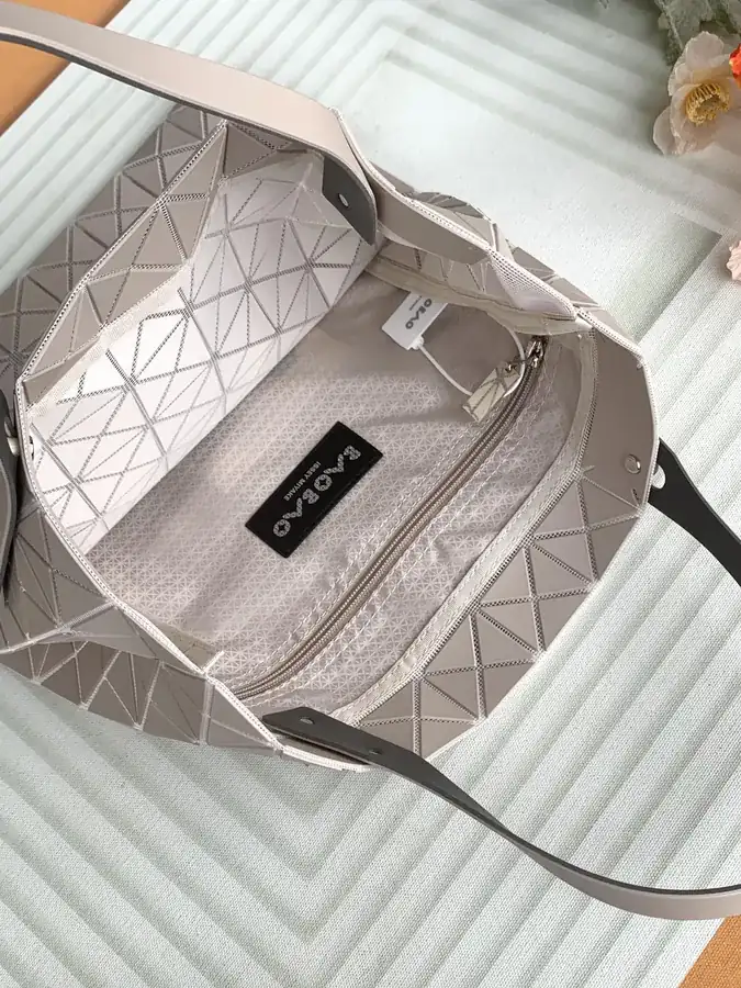 ISSEY MIYAKE Bao Bao Large