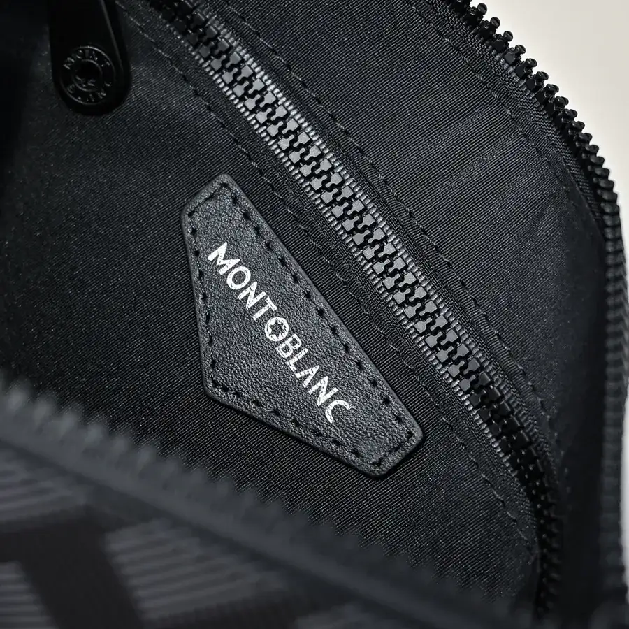 MONT BLANC Men's Wallet Premium Leather, Elegant Design