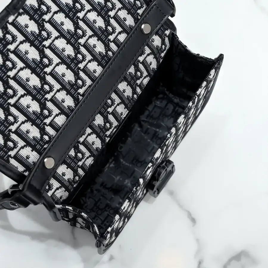Dior Crossbody Bag Premium Quality, Original Material