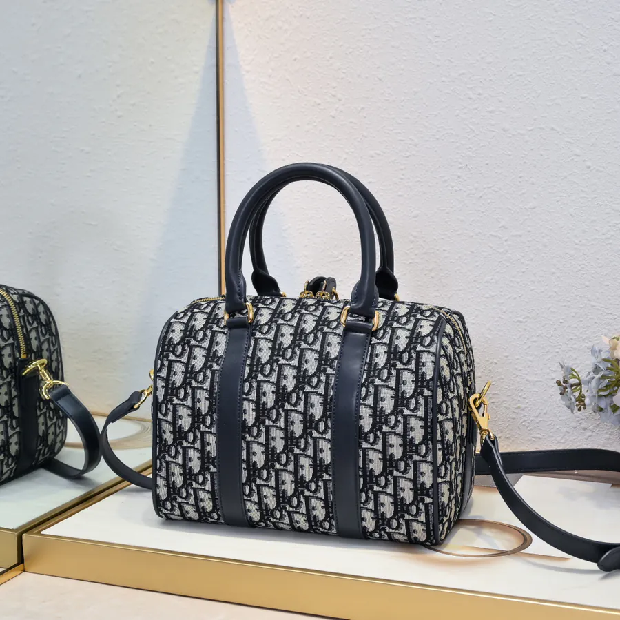 Groove.25 Handbag Winter Collection, Elegant and Stylish