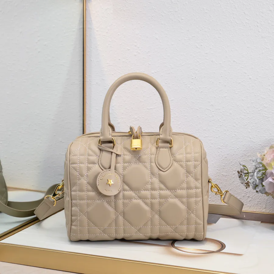 Groove.25 Handbag Winter Collection, Elegant and Stylish