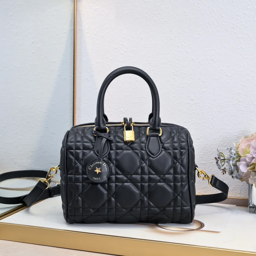 Groove.25 Handbag Winter Collection, Elegant and Stylish