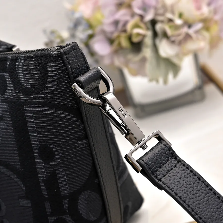 Dior Weekender 25 Handbag in Black