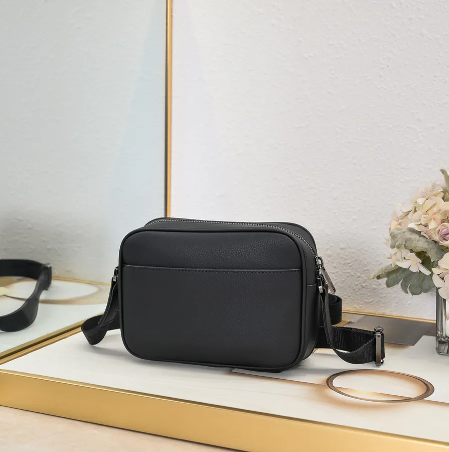 Rider 2.0 Zip Messenger Bag Small Size