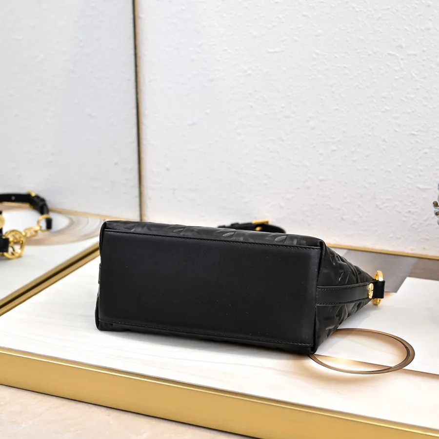 Star Hobo Chain Bag with Grained Calfskin