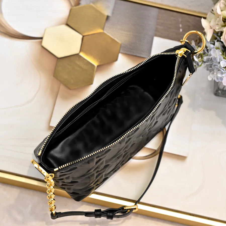 Star Hobo Chain Bag with Grained Calfskin