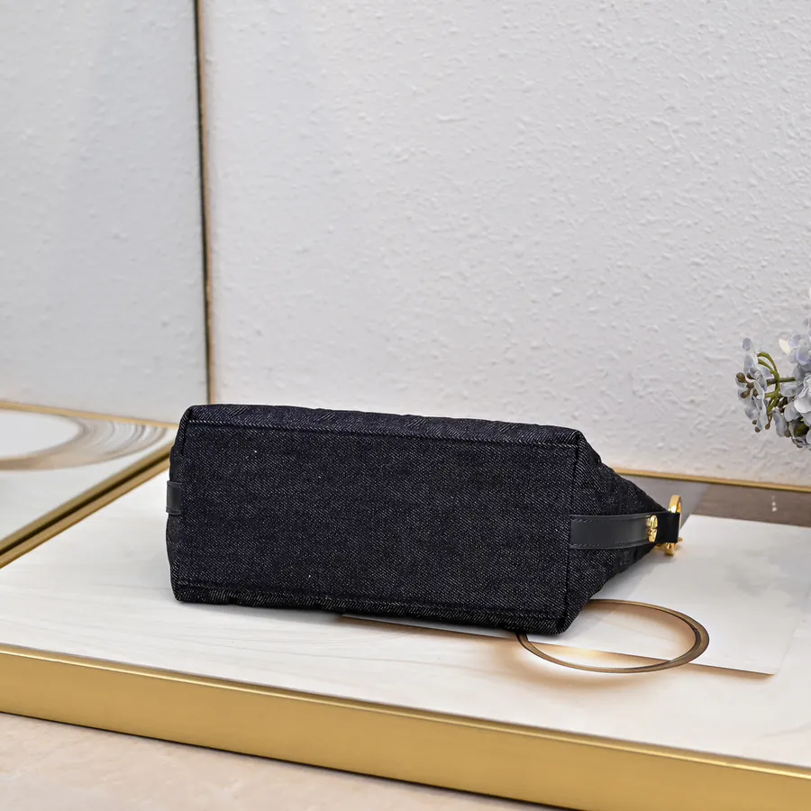 Star Hobo Chain Bag with Grained Calfskin
