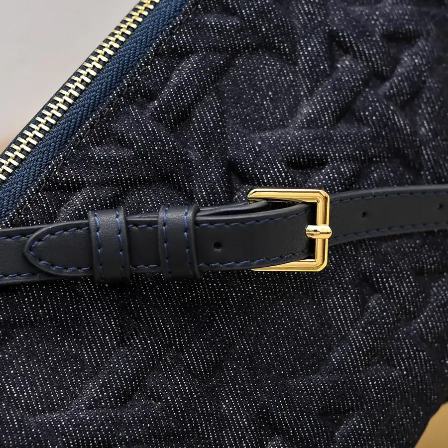 Star Hobo Chain Bag with Grained Calfskin