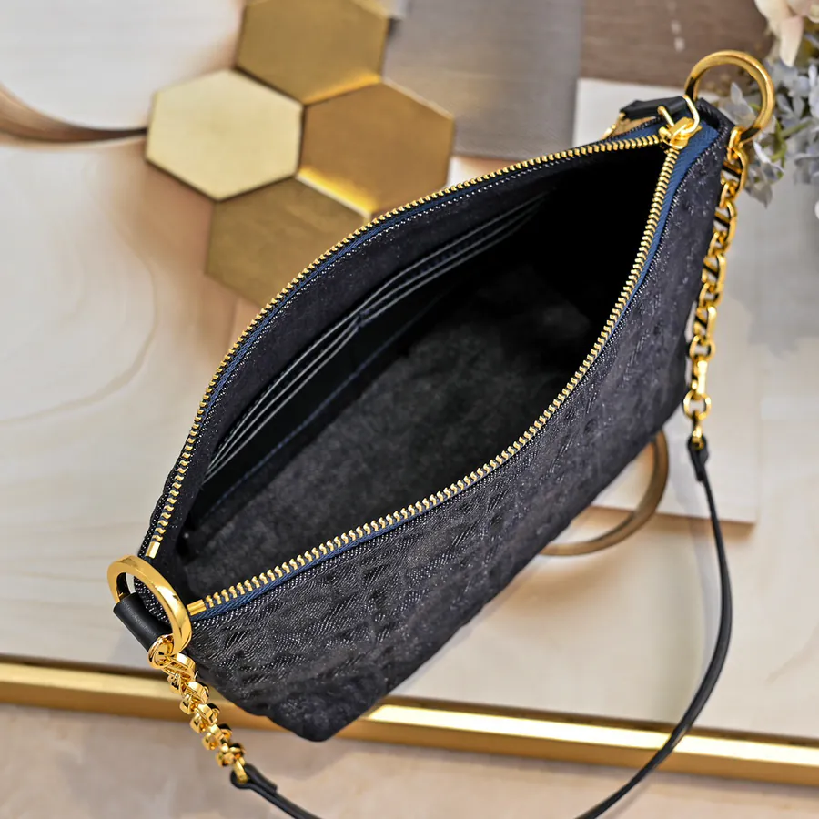 Star Hobo Chain Bag with Grained Calfskin