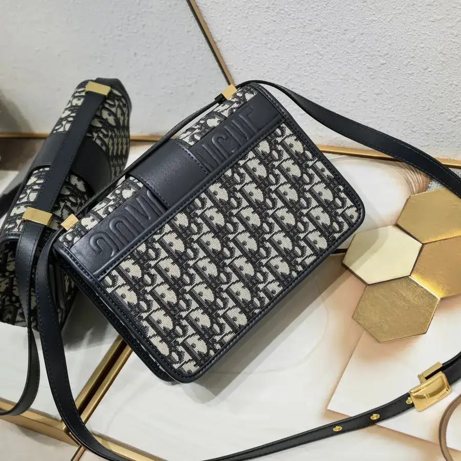 Dior 30 Montaigne Heart Shape Bag with Box