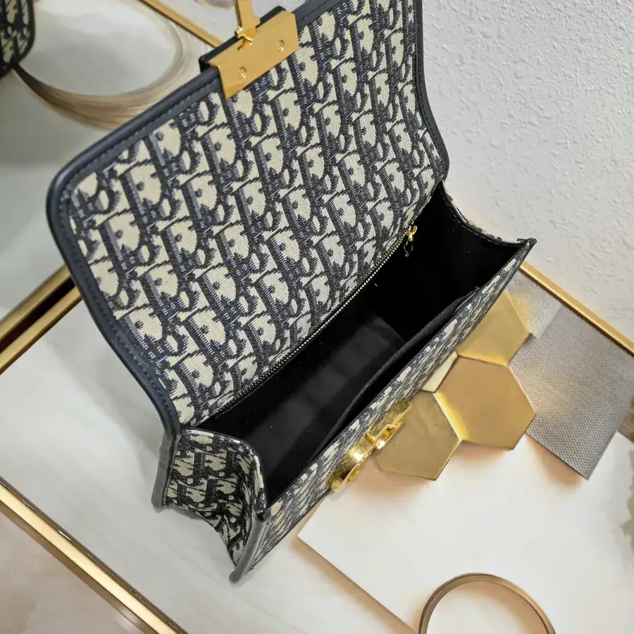 Dior 30 Montaigne Heart Shape Bag with Box