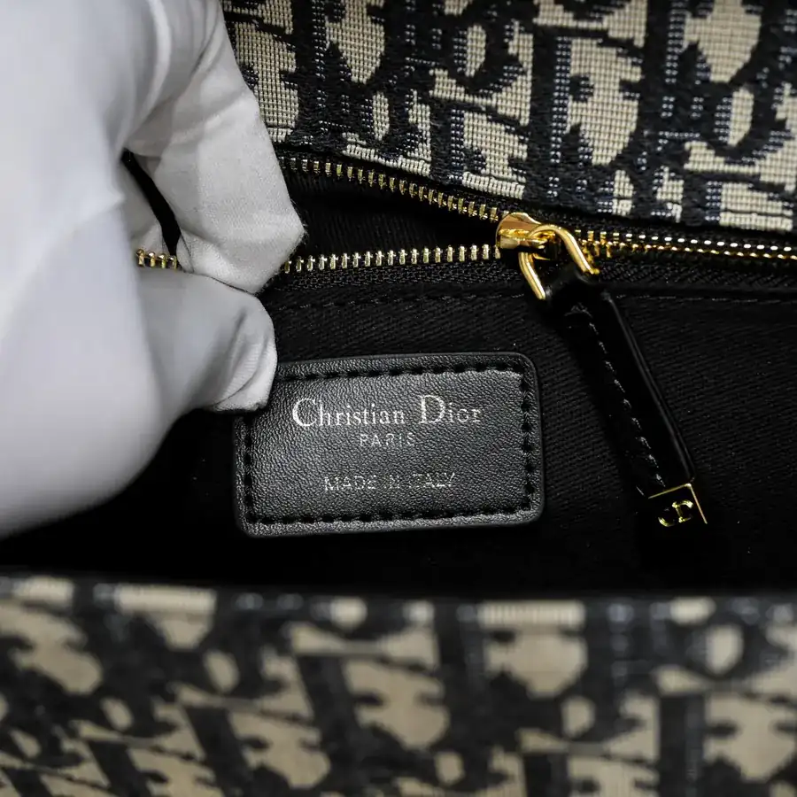 Dior 30 Montaigne Heart Shape Bag with Box