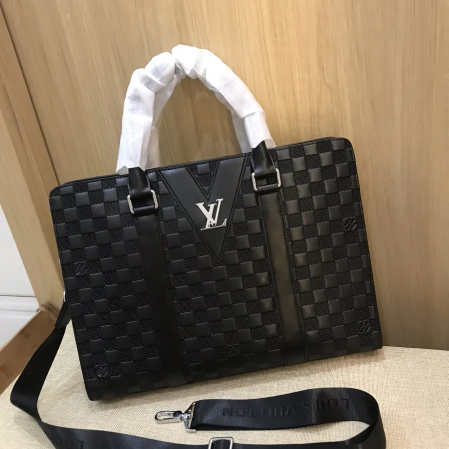 V Family Men's Briefcase Black Leather