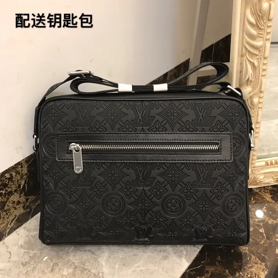 P240 Wallet Premium Italian Calfskin, Brand Logo Steel Hardware
