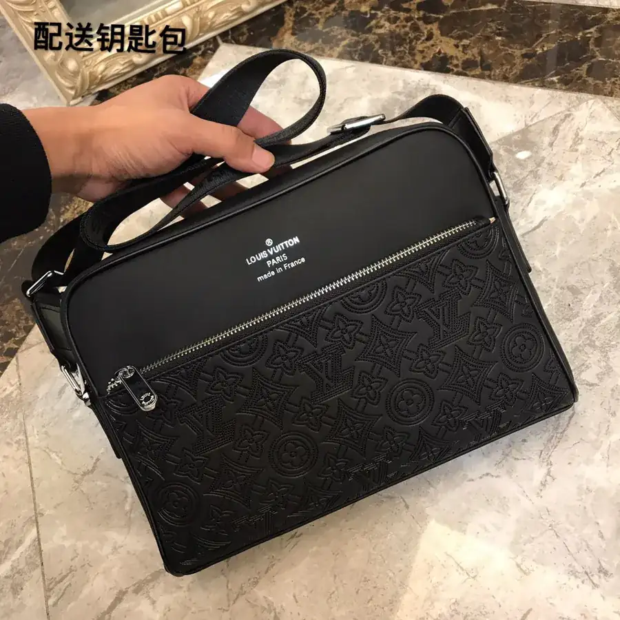 P240 Wallet Premium Italian Calfskin, Brand Logo Steel Hardware
