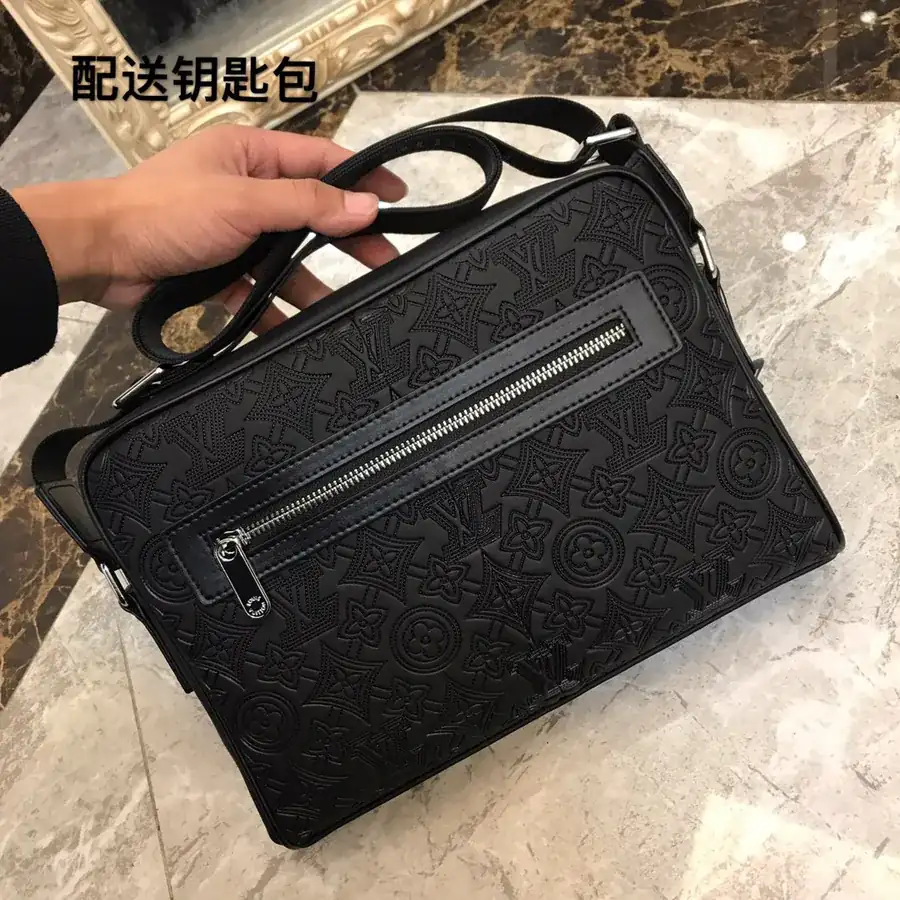 P240 Wallet Premium Italian Calfskin, Brand Logo Steel Hardware