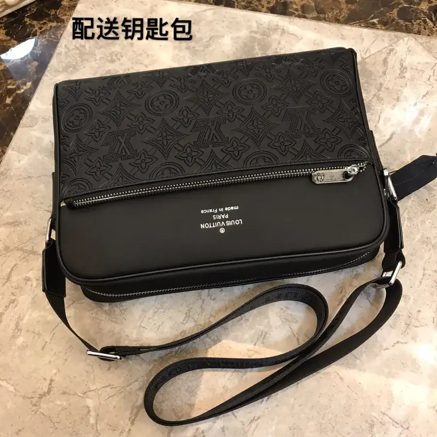 P240 Wallet Premium Italian Calfskin, Brand Logo Steel Hardware