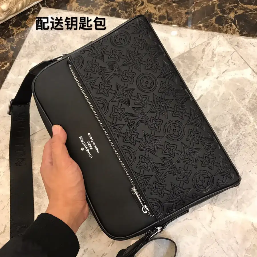 P240 Wallet Premium Italian Calfskin, Brand Logo Steel Hardware