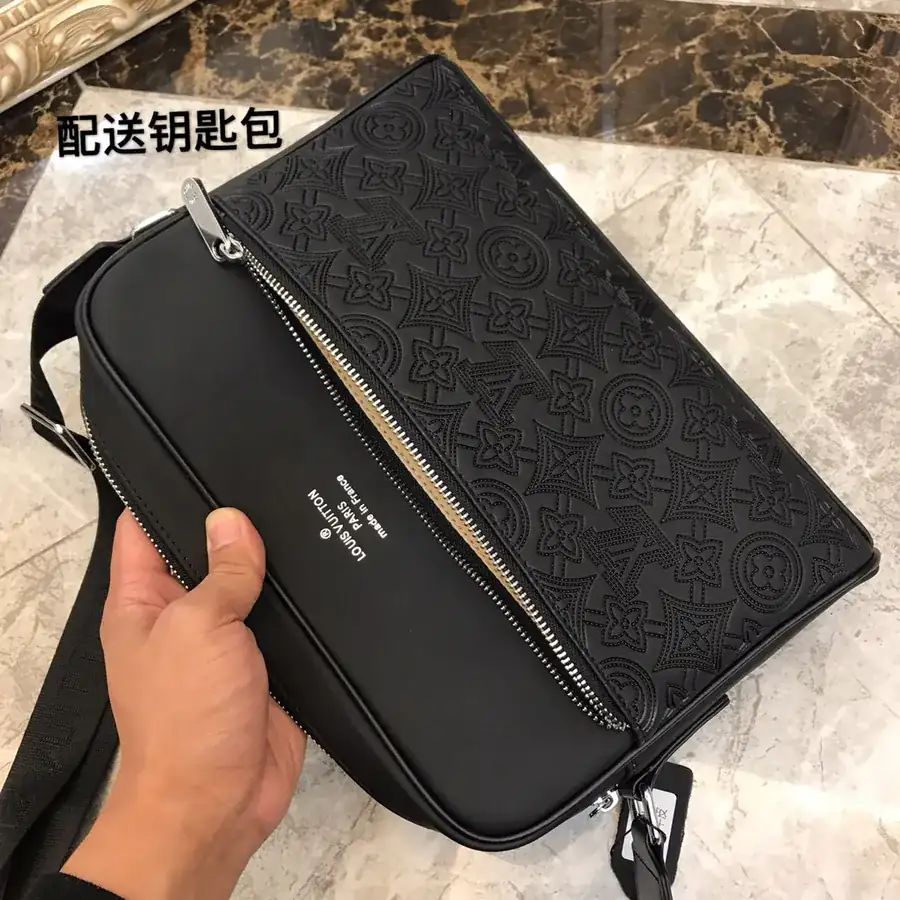 P240 Wallet Premium Italian Calfskin, Brand Logo Steel Hardware