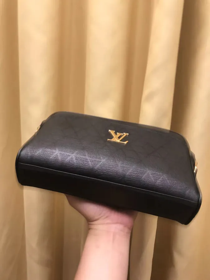 2023 V Brand New Crossbody Bag Black