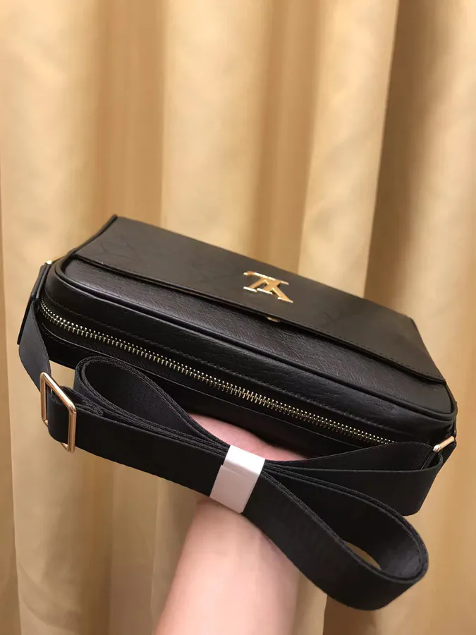 2023 V Brand New Crossbody Bag Black