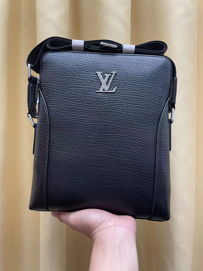 P260 Luxury Crossbody Bag in Grained Calfskin
