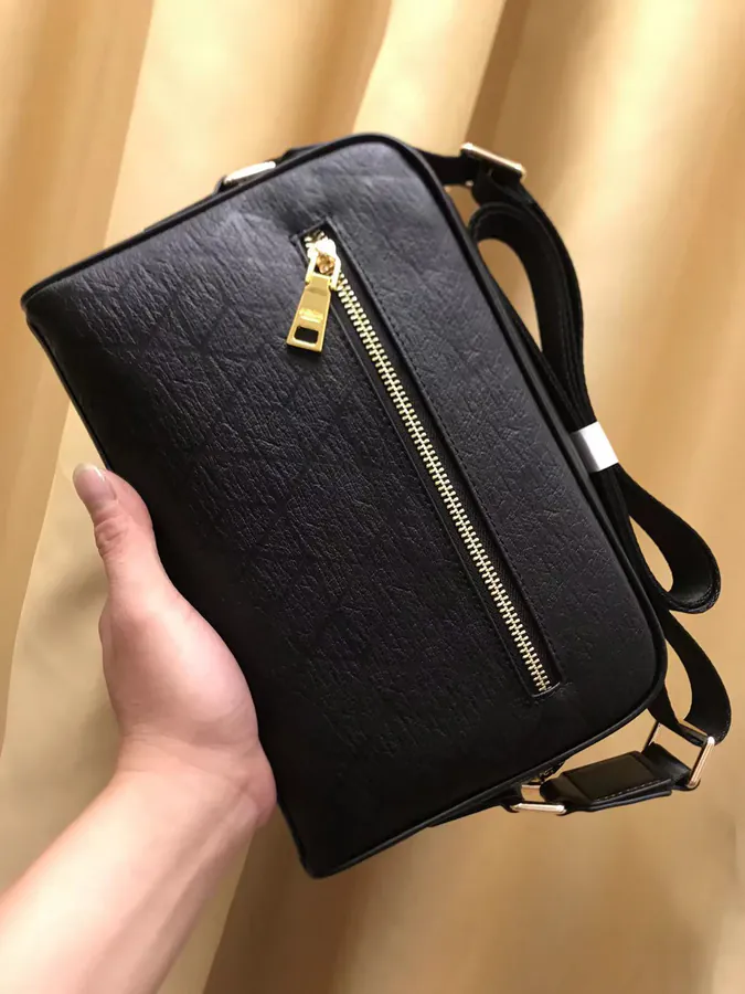 2023 V Home New Crossbody Bag, Grained Calfskin, Simple and Elegant Design
