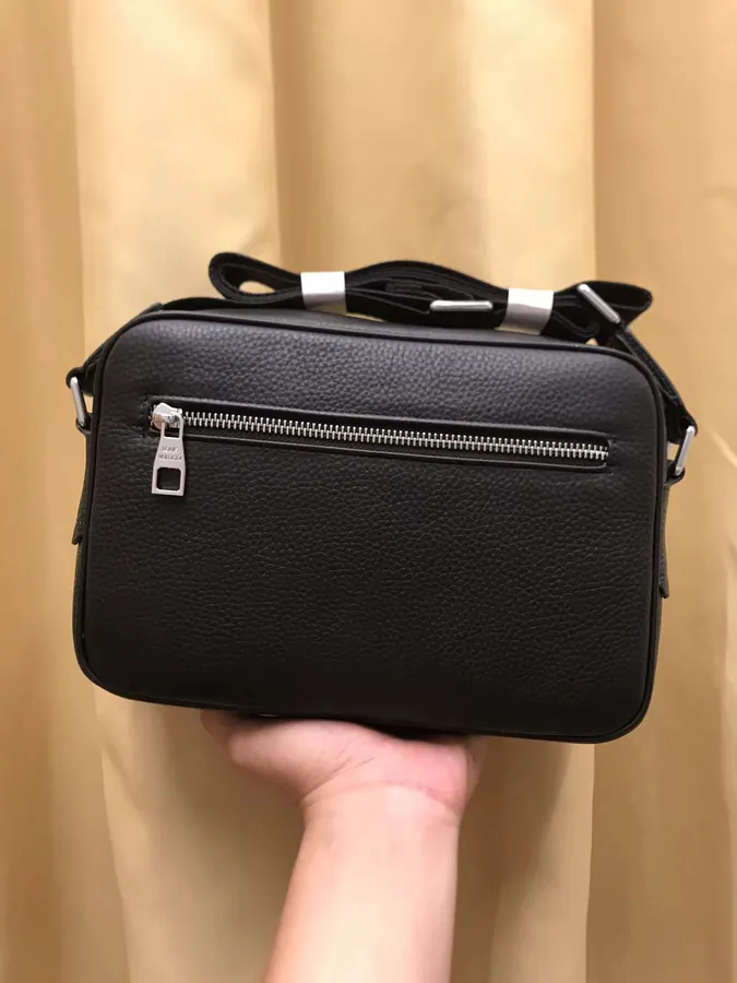 V 2023 New Crossbody Bag, Soft Leather, Simple and Elegant Design