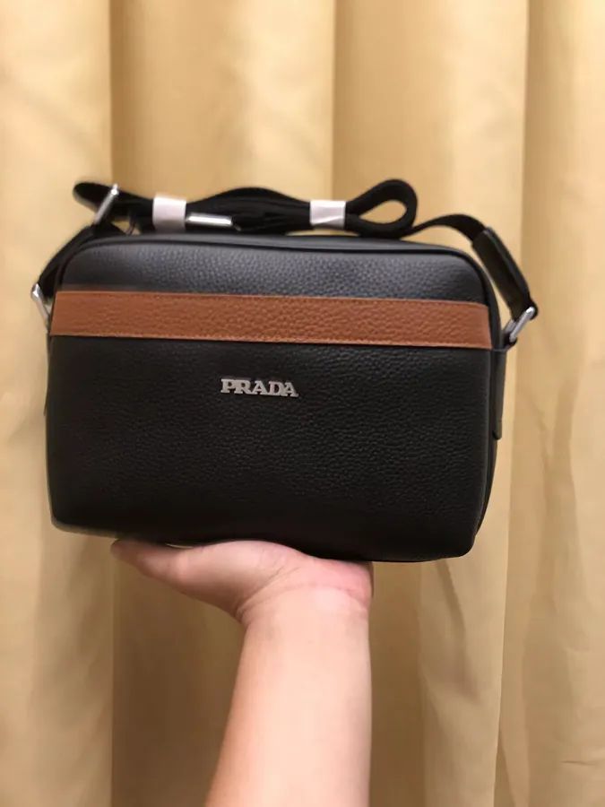 V 240 2023 New Crossbody Bag with Classic Design
