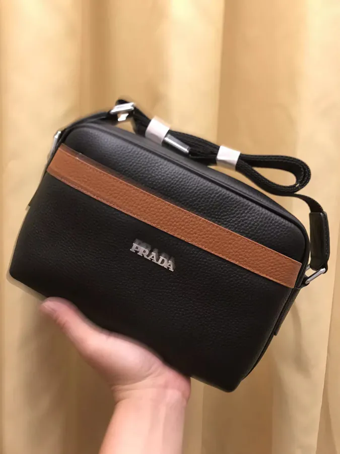 V 240 2023 New Crossbody Bag with Classic Design