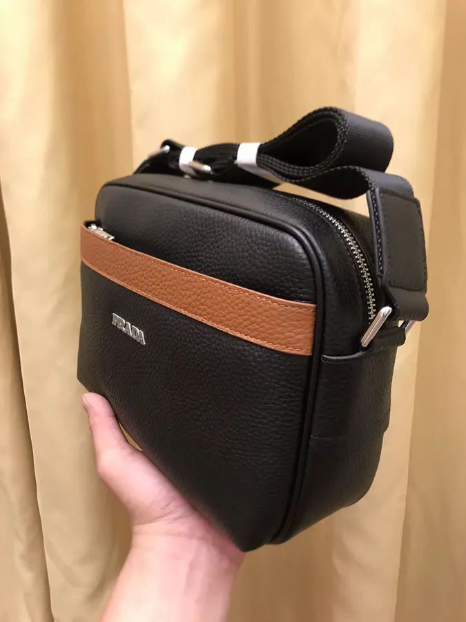 V 240 2023 New Crossbody Bag with Classic Design