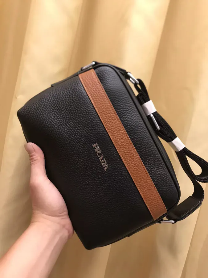 V 240 2023 New Crossbody Bag with Classic Design