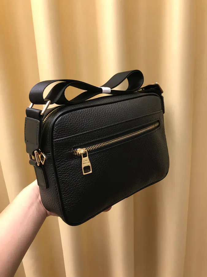 2021 V Brand New Crossbody Bag Classic Design with Zipper Detail