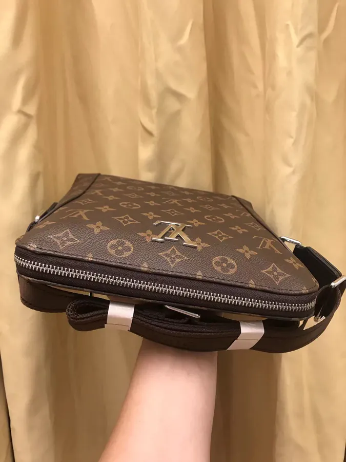 P240 V Brand New Arrival, Classic Material, Timeless Design