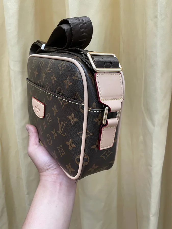 V Brand New Arrival Bucket Bag with Classic Material and Colorful Logo