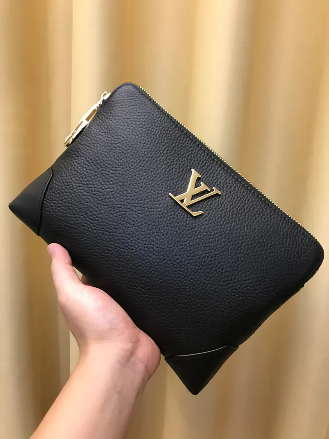 2021 V Brand New Handbag, Italian Full Grain Calfskin, 27.19.5 Size, Black